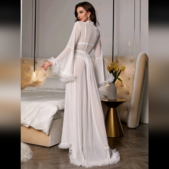 White Robe - Picture 4 of 4